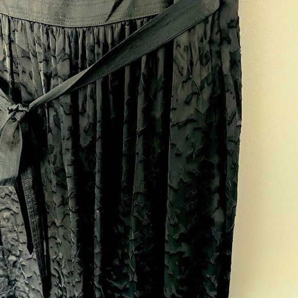 NWT Gorgeous silk Mimi Maternity dress with flocked velour skirt - Picture 3 of 5